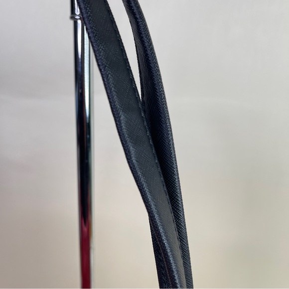 Michael Kors Bag (Kelsey) Medium Nylon Tote Casual, Functional, and Versatile. - Picture 8 of 17